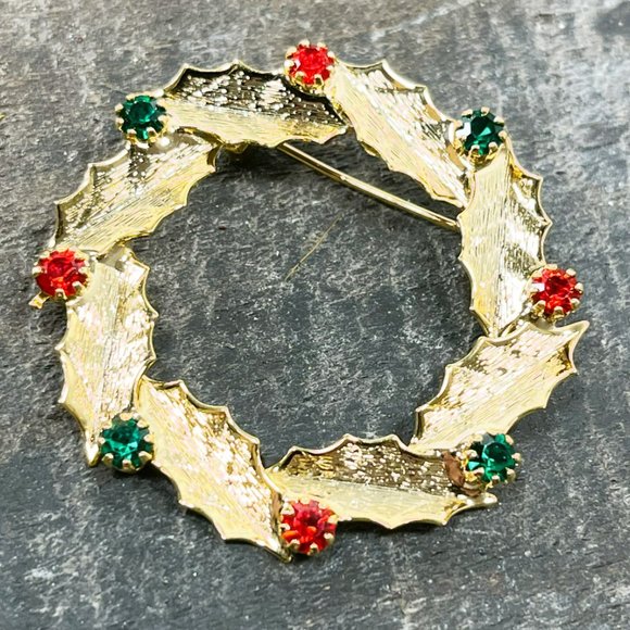 Vintage Jewely Beautiful Gold Tone and Rhinestone Christmas Wreath Pin Brooch - Picture 3 of 5